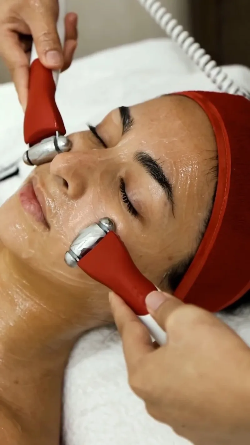 Tratamiento facial con varita criofacial, Para Ella Dubái