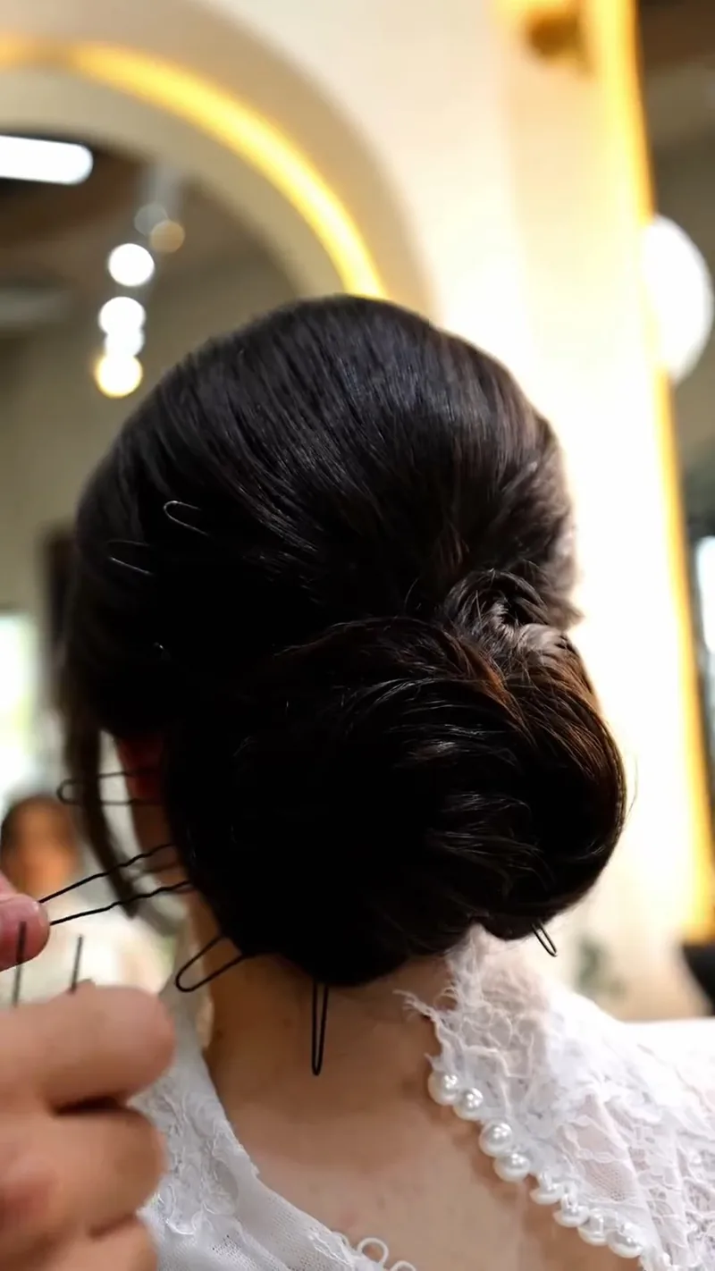 Moño y corte de cabello, Para Ella Dubái