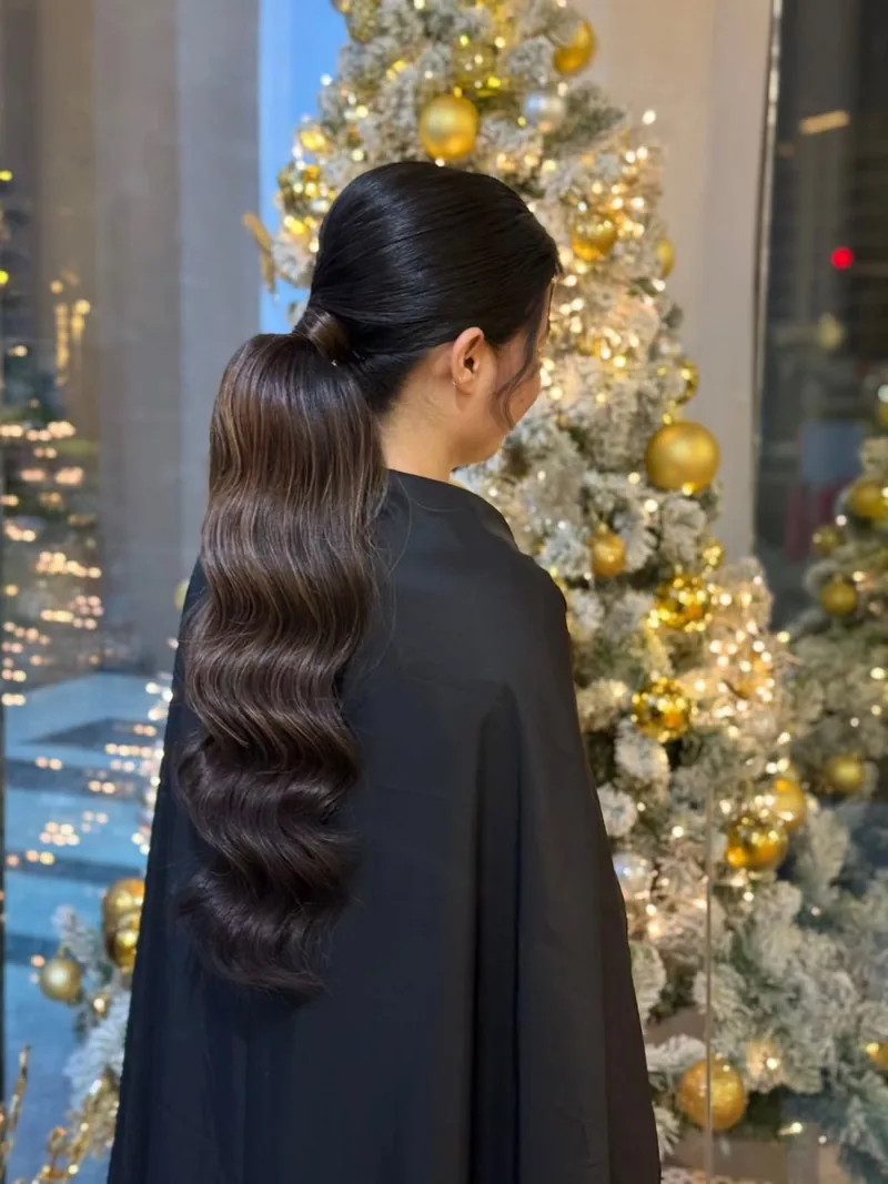 Coleta lisa con ondas, Para Ella Dubái
