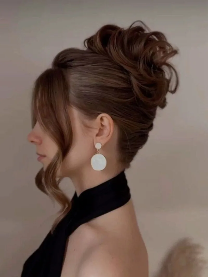 Recogido de perfil, Para Ella Dubái