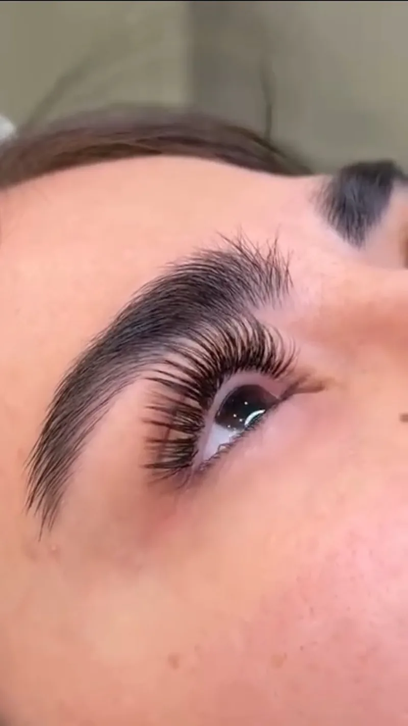 Extensiones de pestañas de volumen extremo, Para Ella Dubái