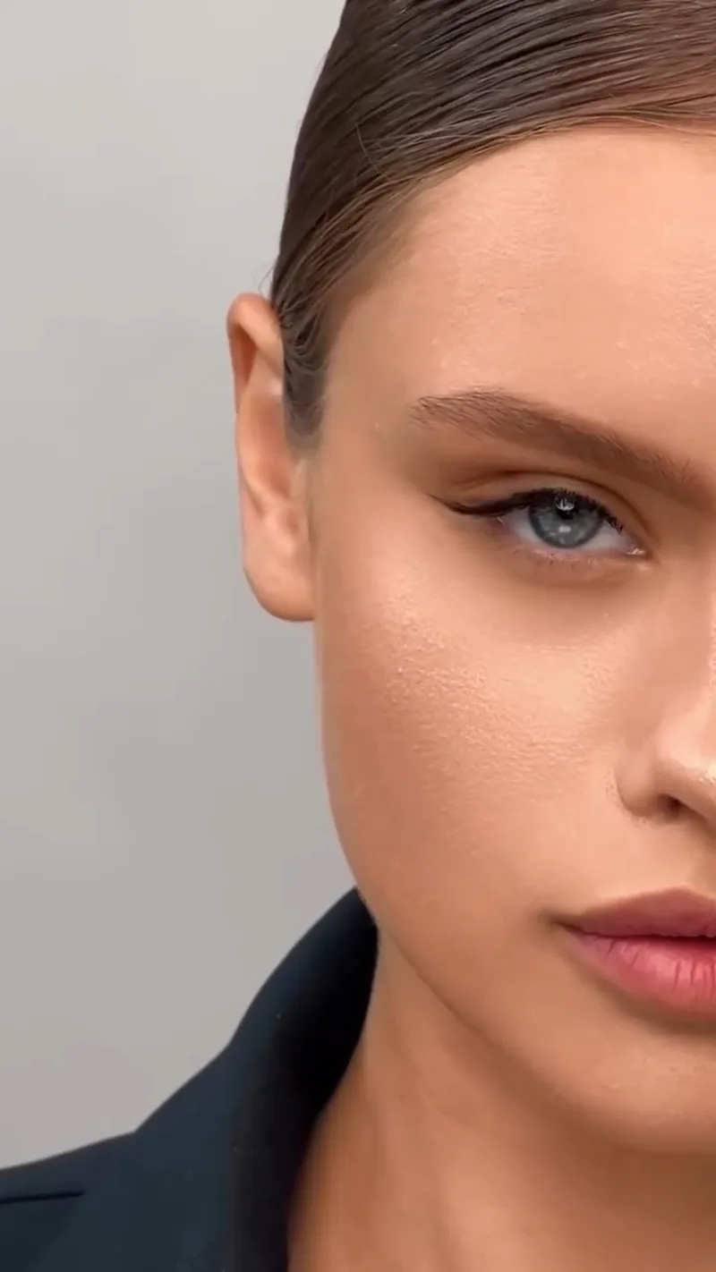 Maquillaje terminado, delineado en primer plano, Para Ella Dubái