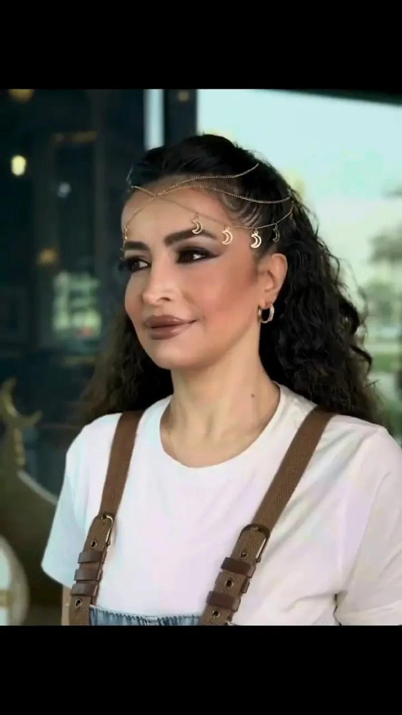 Maquillaje glam con texto, Para Ella Dubái