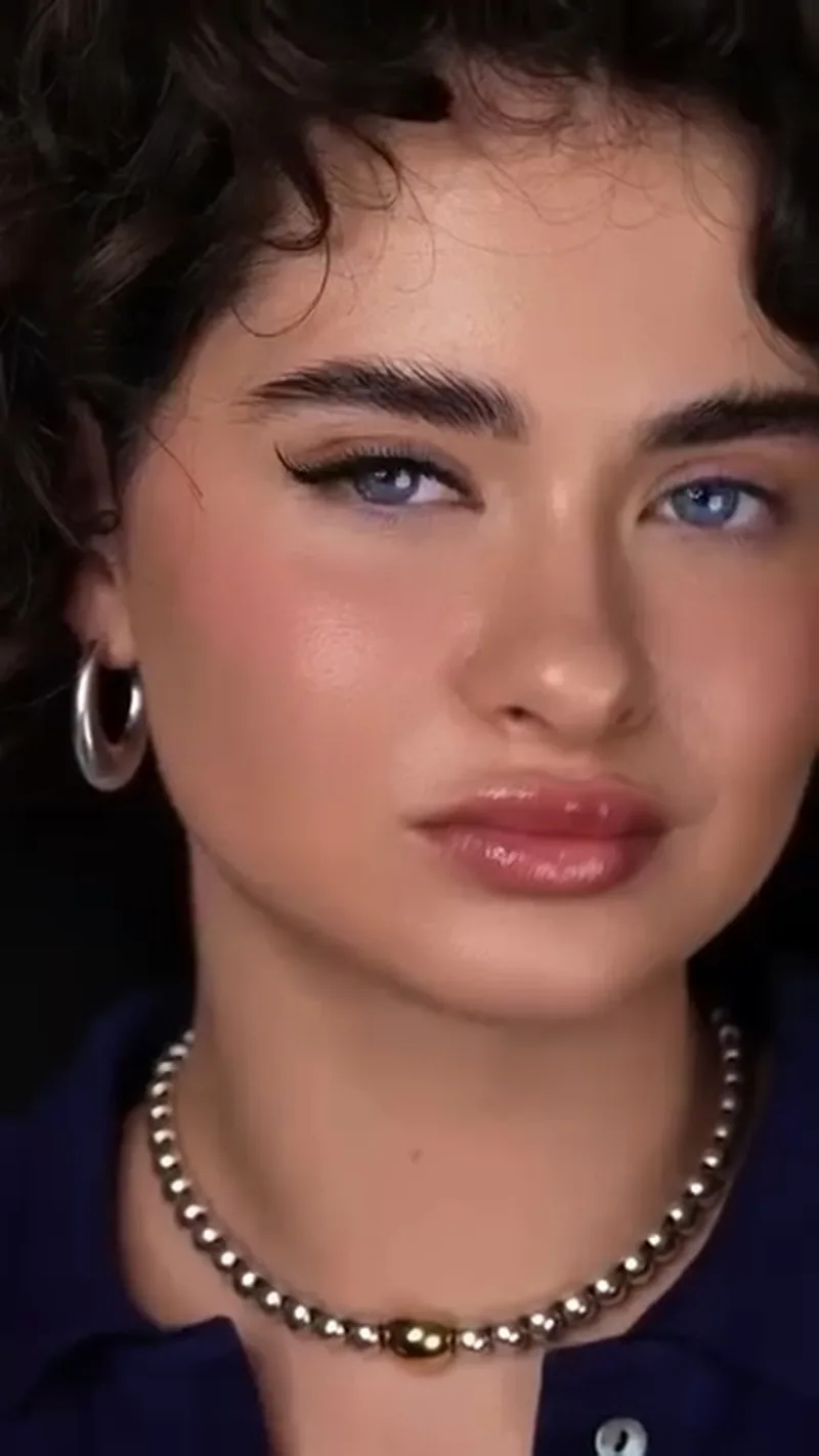 Retrato de maquillaje en primer plano, Para Ella Dubái