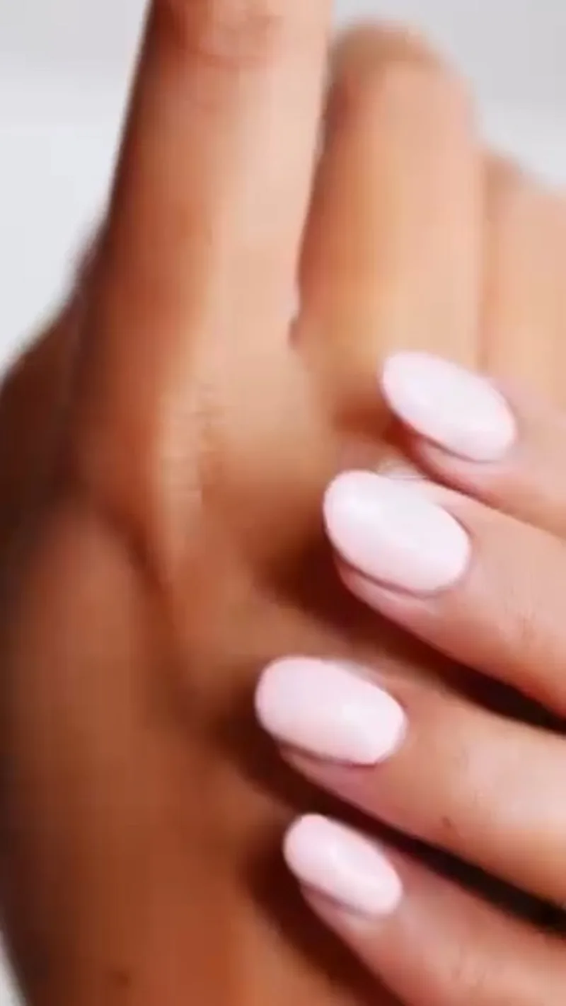 Manicura en gel y pedicura, Para Ella Dubái