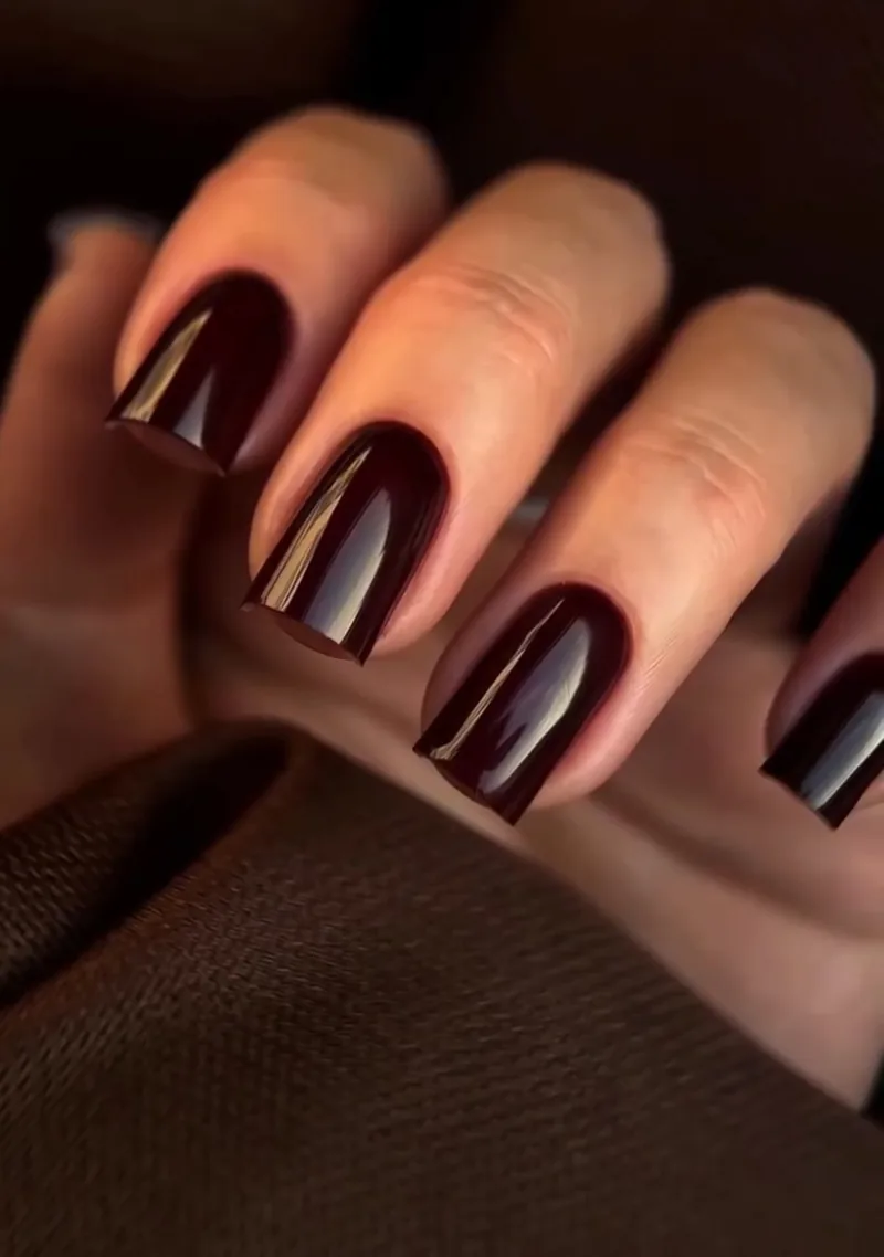 Manicura en burdeos, Para Ella Dubái