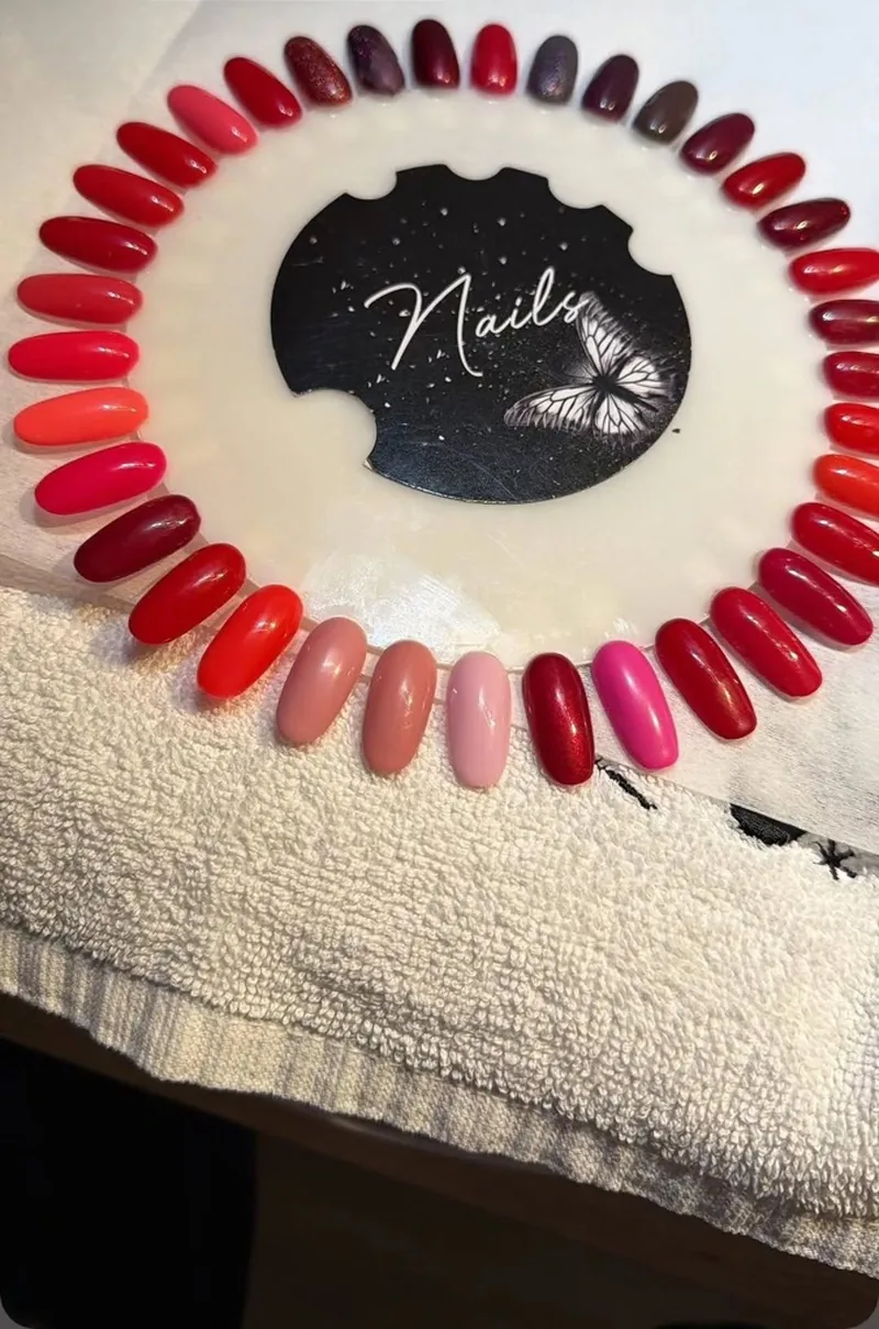 Muestra de esmalte rojo, Para Ella Dubái