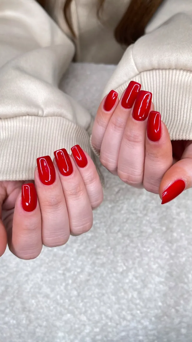 Uñas cuadradas con acabado brillante, Para Ella Dubái